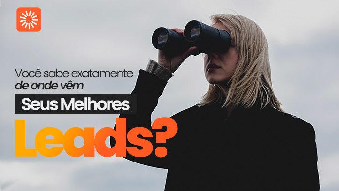 Pessoa usando binóculos em imagem sobre origem dos melhores leads
