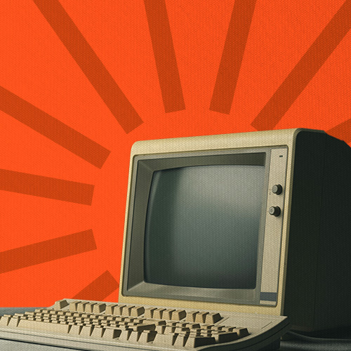 Computador de mesa antigo com monitor CRT e teclado sobre fundo laranja com elementos gráficos em formato de raios.